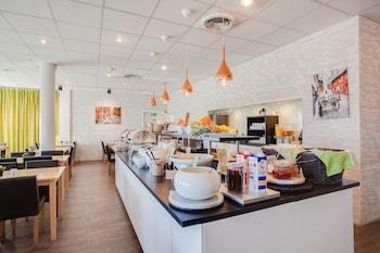 Western Capital 4*